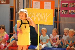 Vrtčevski otroci pomahali vrtcu v slovo 9